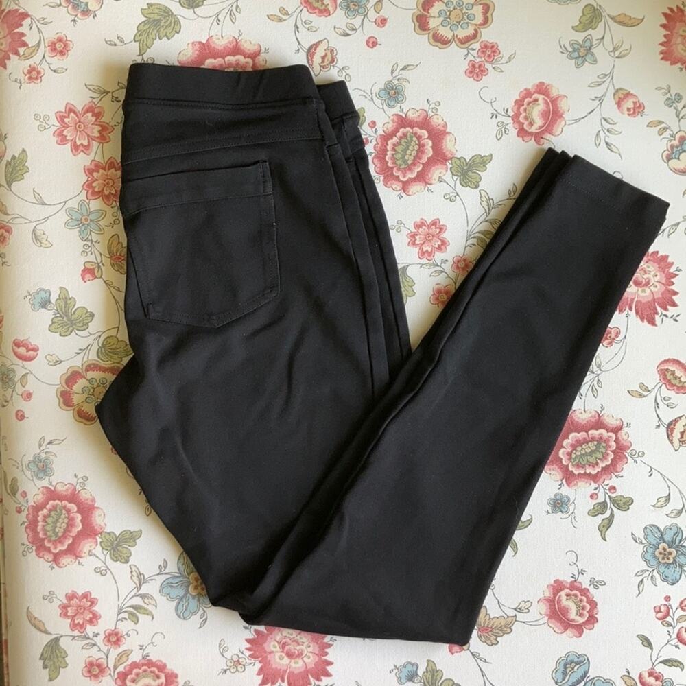 Hue Black Leggings With Back Pockets, Size S